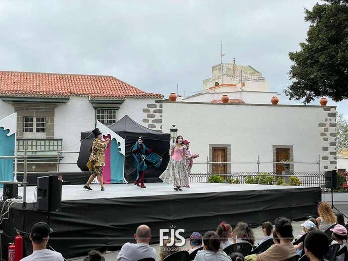 Momento del espectáculo de este mediodía en San Juan/Francisco Javier Santana.